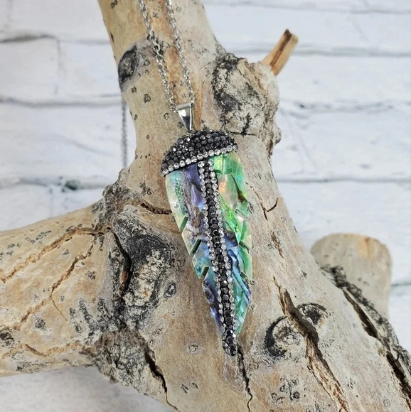 Lightweight Rhinestone adorned Feather Necklace with 18in Chain - Picture 7 of 9